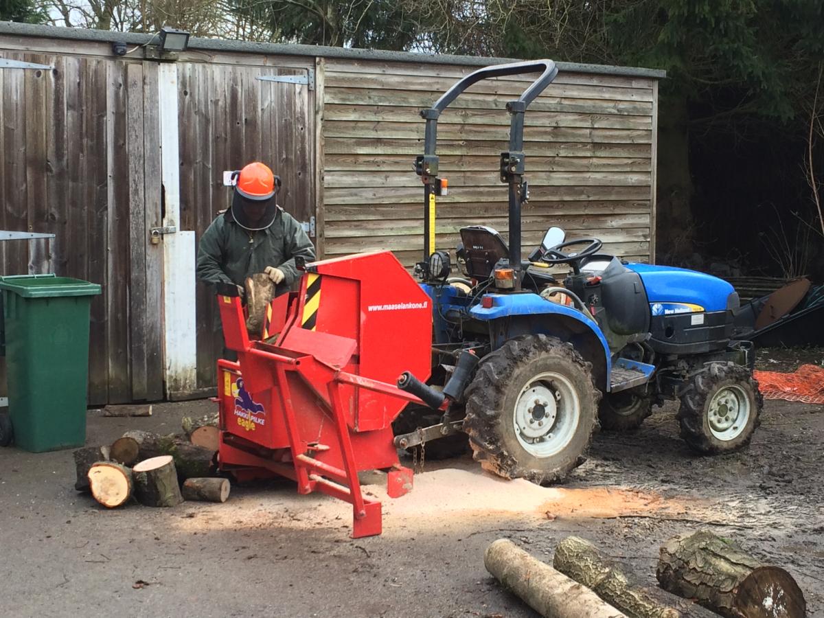 Man operating the wood splitting machine